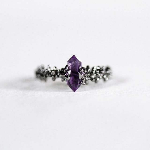 LUCY SUMMER Holy Crystal (Amethyst) แหวนคริสตัล พลอยแท้ ตัวเรือนสามารถปรับไซด์ได้