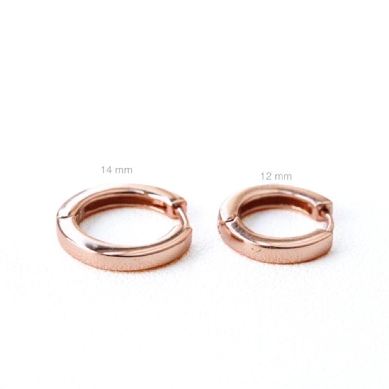 LUCY SUMMER Huggie Hoop Earrings (Silver 925) เงินแท้ งานของแบรนด์ Lucy Summer