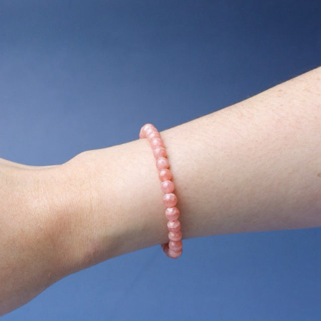 กำไลข้อมือหินแท้ Rhodochrosite 5 mm premium AAA / โรโดโครไซต์ เกรดพรีเมี่ยม ขนาด 5 มม (กำไลหินแท้ รับประกันหินแท้)