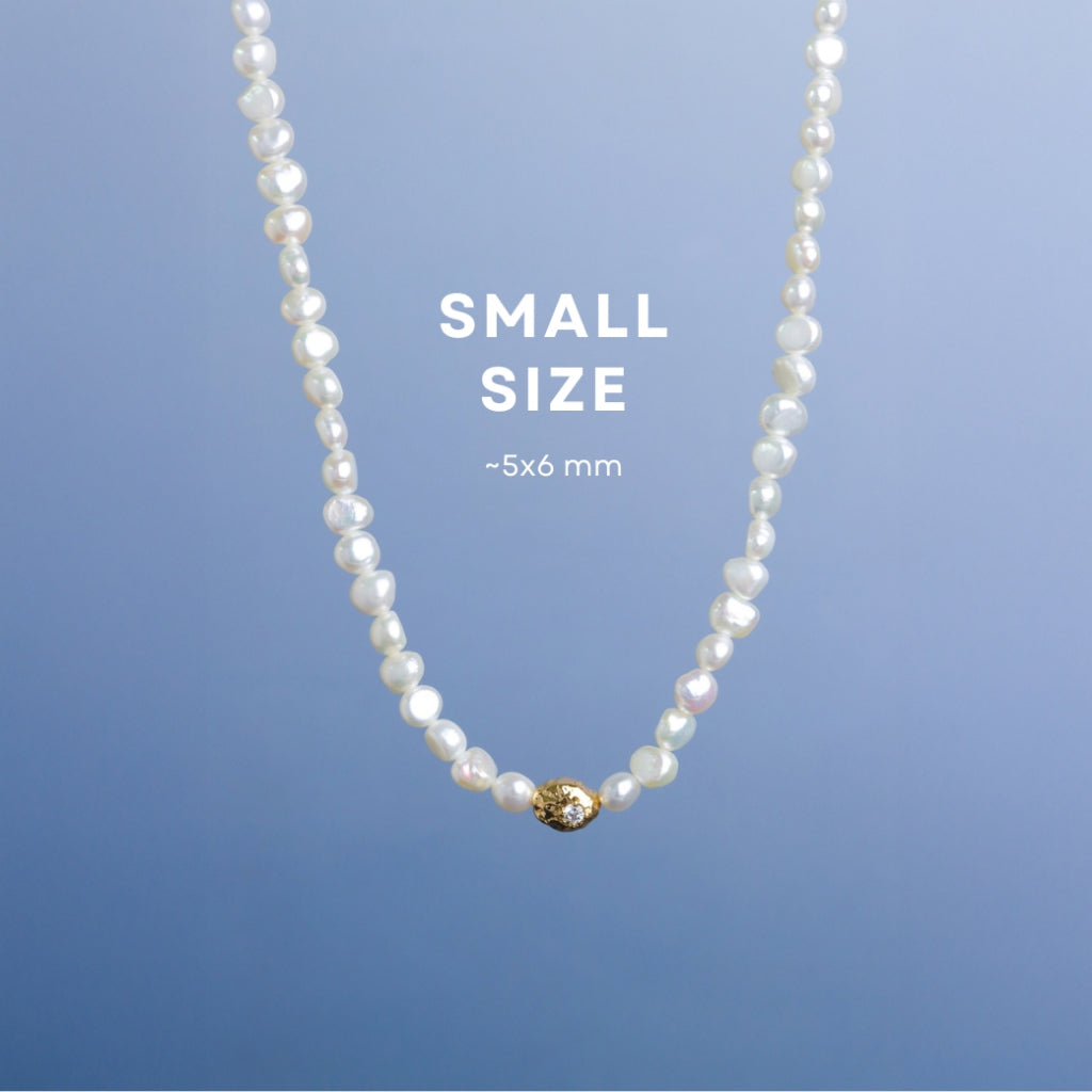 LUCYSUMMER Ivory Pearl Necklace สร้อยคอไข่มุก รูปทรงธรรมชาติ พร้อมจี้สีทองฝังเพชร CZ