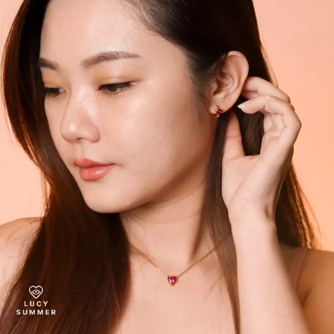 LUCY SUMMER Heart Earrings ต่างหูหัวใจพลอยแท้ รูปทรงหัวใจ ตัวเรือนทำจากเงินแท้ Silver 925 ชุป Gold 18