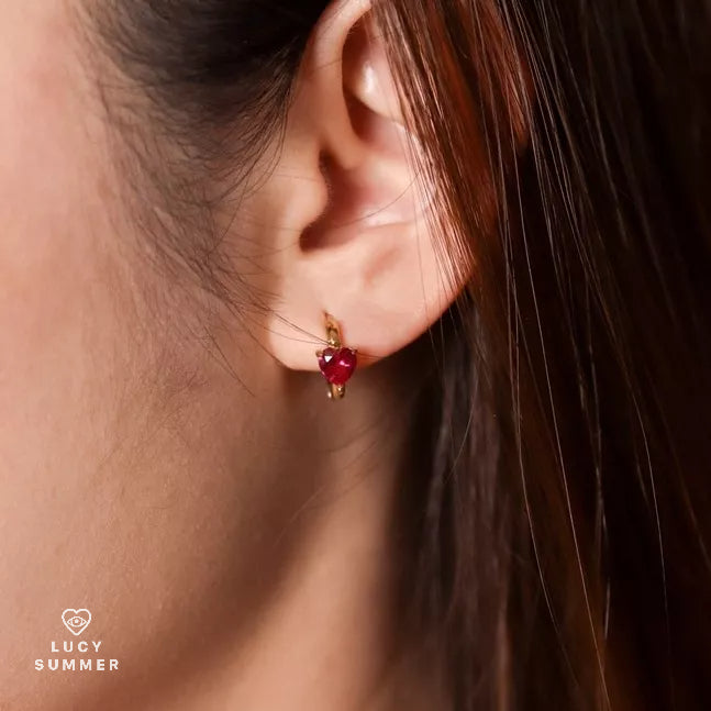LUCY SUMMER Heart Earrings ต่างหูหัวใจพลอยแท้ รูปทรงหัวใจ ตัวเรือนทำจากเงินแท้ Silver 925 ชุป Gold 18