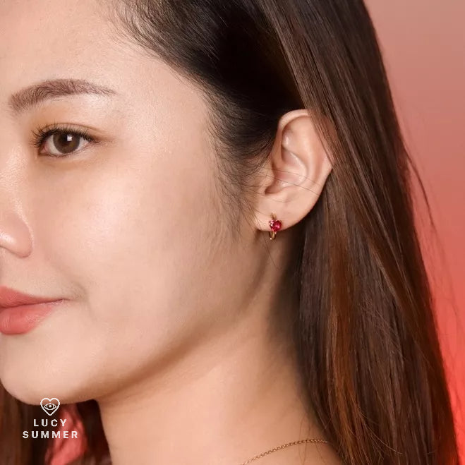 LUCY SUMMER Heart Earrings ต่างหูหัวใจพลอยแท้ รูปทรงหัวใจ ตัวเรือนทำจากเงินแท้ Silver 925 ชุป Gold 18