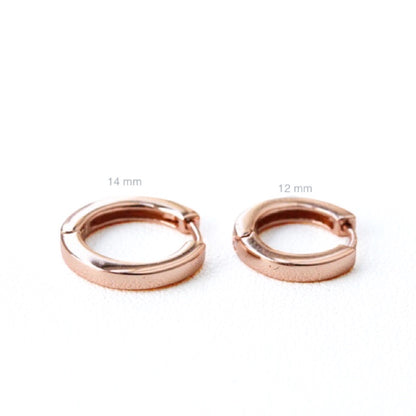 LUCY SUMMER Huggie Hoop Earrings (Silver 925)  เงินแท้ งานของแบรนด์ Lucy Summer