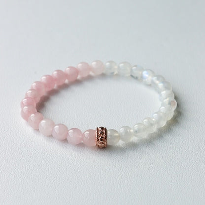 LUCY SUMMER RoseMoon กำไลข้อมือหินแท้ Rose Quartz และ Moonstone ขนาด 6 mm แต่งด้วยจี้ตัวคั่น Spacer เ