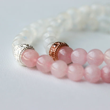 LUCY SUMMER RoseMoon กำไลข้อมือหินแท้ Rose Quartz และ Moonstone ขนาด 6 mm แต่งด้วยจี้ตัวคั่น Spacer เ
