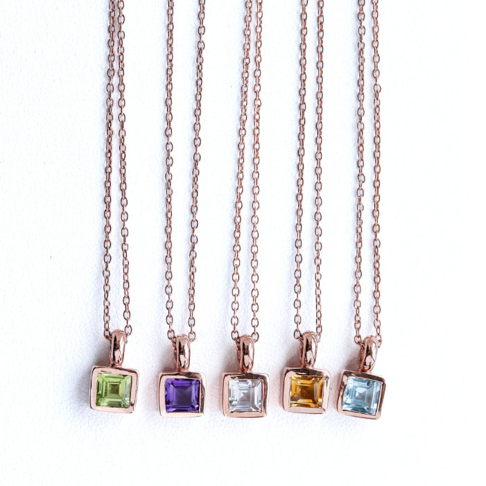 LUCY SUMMER Tiny Square Necklace สร้อยคอพร้อมจี้พลอยแท้ เจียรทรงสี่เหลี่ยม Silver 925