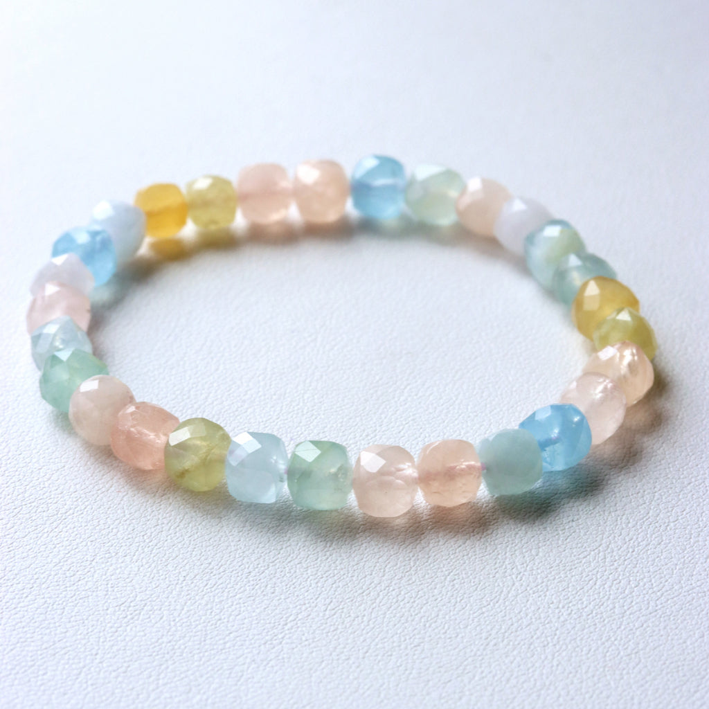 LUCY SUMMER กำไลข้อมือหินแท้ Beryl - แบริล ขนาด 6.5x6.5 มม เจียรเหลี่ยม (กำไลหินแท้ รับประกันหินแท้)