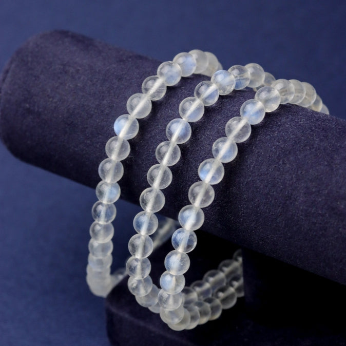 LUCY SUMMER กำไลข้อมือหินแท้ Rainbow Moonstone 6 mm (Premium AAAAAAA)