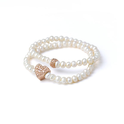 LUCY SUMMER กำไลข้อมือ Pearl ไข่มุกแท้สีขาวงาช้าง เสริมด้วยจี้หัวใจและตัวคั่น Silver 925