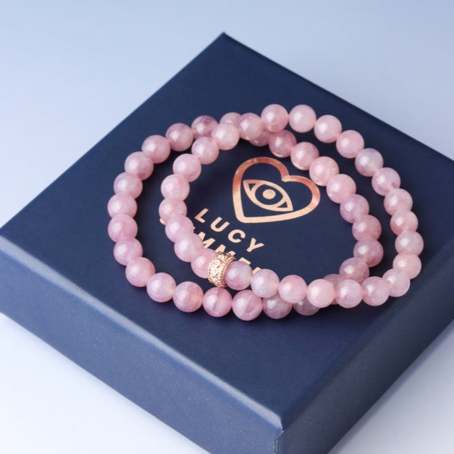 LUCY SUMMER กำไลหินแท้ Rose Quartz Madagascar ขนาด 6 mm. (Premium AAAAAAA) - โรสควอตซ์ (กำไลหินแท้ รับประกันหินแท้)