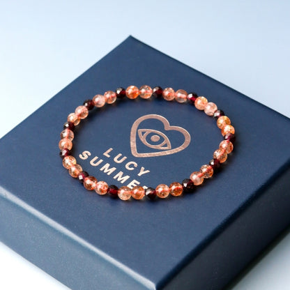 LUCY SUMMER กำไลหินแท้ Sunstone AAAAAAA & Garnet ขนาด 4 มม. — เสริมพลังใจ เปิดรับโชคและความรัก