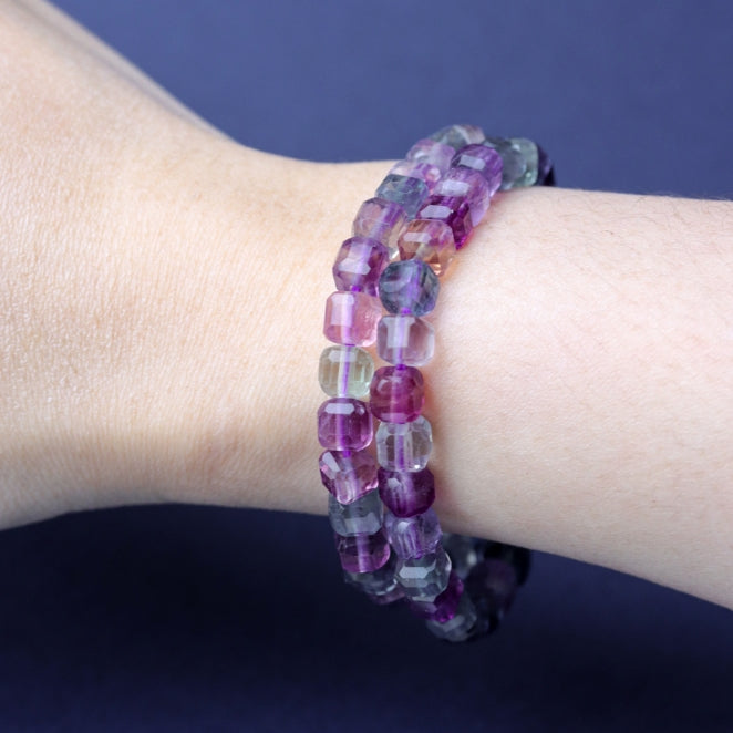 LUCY SUMMER กำไลข้อมือหินแท้ Multi-color Fluorite ฟูออไรท์ ขนาด 7 mm เหลี่ยม