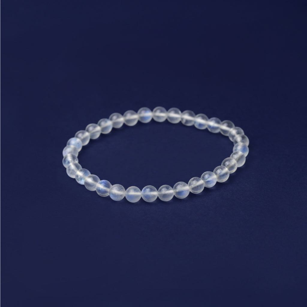 LUCY SUMMER กำไลข้อมือหินแท้ Rainbow Moonstone 6 mm (Premium AAAAAAA)