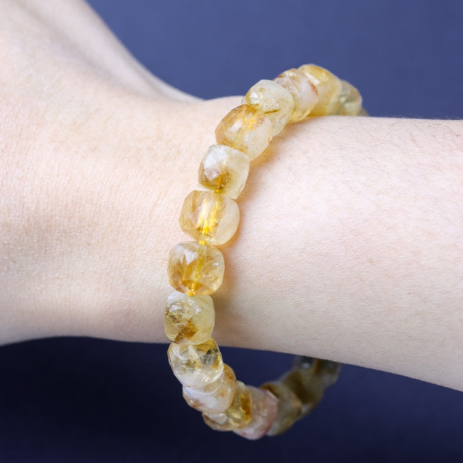 LUCYSUMMER กำไลข้อมือหินแท้ Citrine (ซิทรีน) เจียรทรงลูกบากศ์เหลี่ยมประกายเพชร ขนาดเส้นผ่านศูนย์กลาง 9 mm