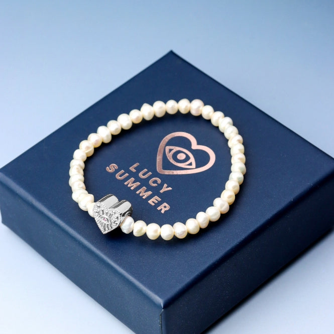 LUCY SUMMER กำไลข้อมือ Pearl ไข่มุกแท้สีขาวงาช้าง เสริมด้วยจี้หัวใจและตัวคั่น Silver 925