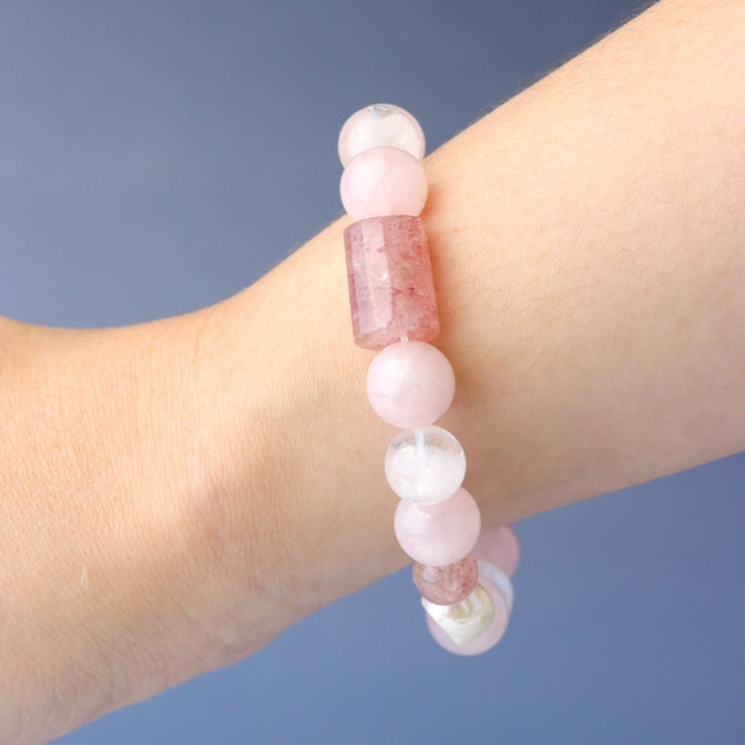 LUCY SUMMER กำไลข้อมือหิน Rose Quartz, Strawberry Quartz, Pearl, Himalaya Quartz