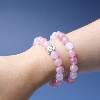 LUCY SUMMER กำไลหินแท้ Rose Quartz Madagascar และ Moonstone ขนาดหิน 8 มม พร้อมจี้เงินแท้