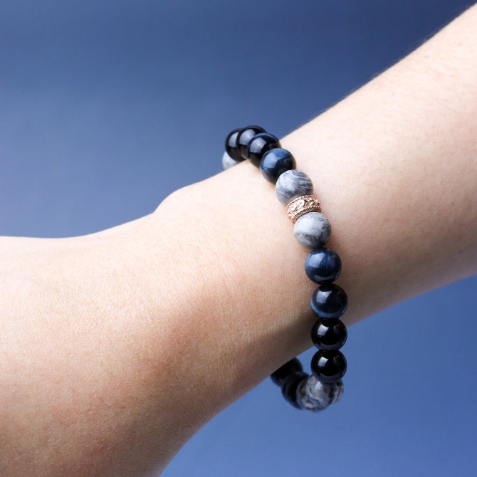 LUCY SUMMER BLUE SILVER BLACK (กำไลหินแท้ บลูไทเกอร์อาย ,Silver agate, Onyx)