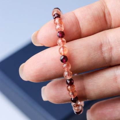 LUCY SUMMER กำไลหินแท้ Sunstone AAAAAAA & Garnet ขนาด 4 มม. — เสริมพลังใจ เปิดรับโชคและความรัก