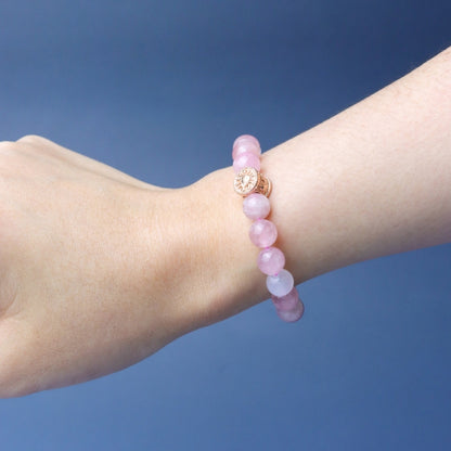 LUCY SUMMER กำไลหินแท้ Rose Quartz Madagascar และ Moonstone ขนาดหิน 8 มม พร้อมจี้เงินแท้