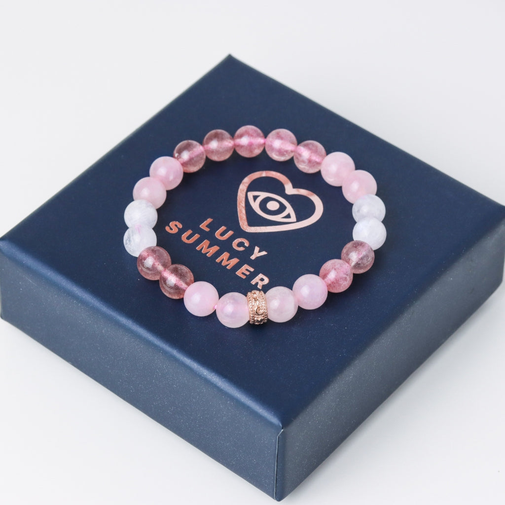 LUCY SUMMER Rose Quartz + Strawberry + Moonstone กำไลข้อมือหินแท้ 6/8mm จี้ตัวคั่น Spacer เงินแท้