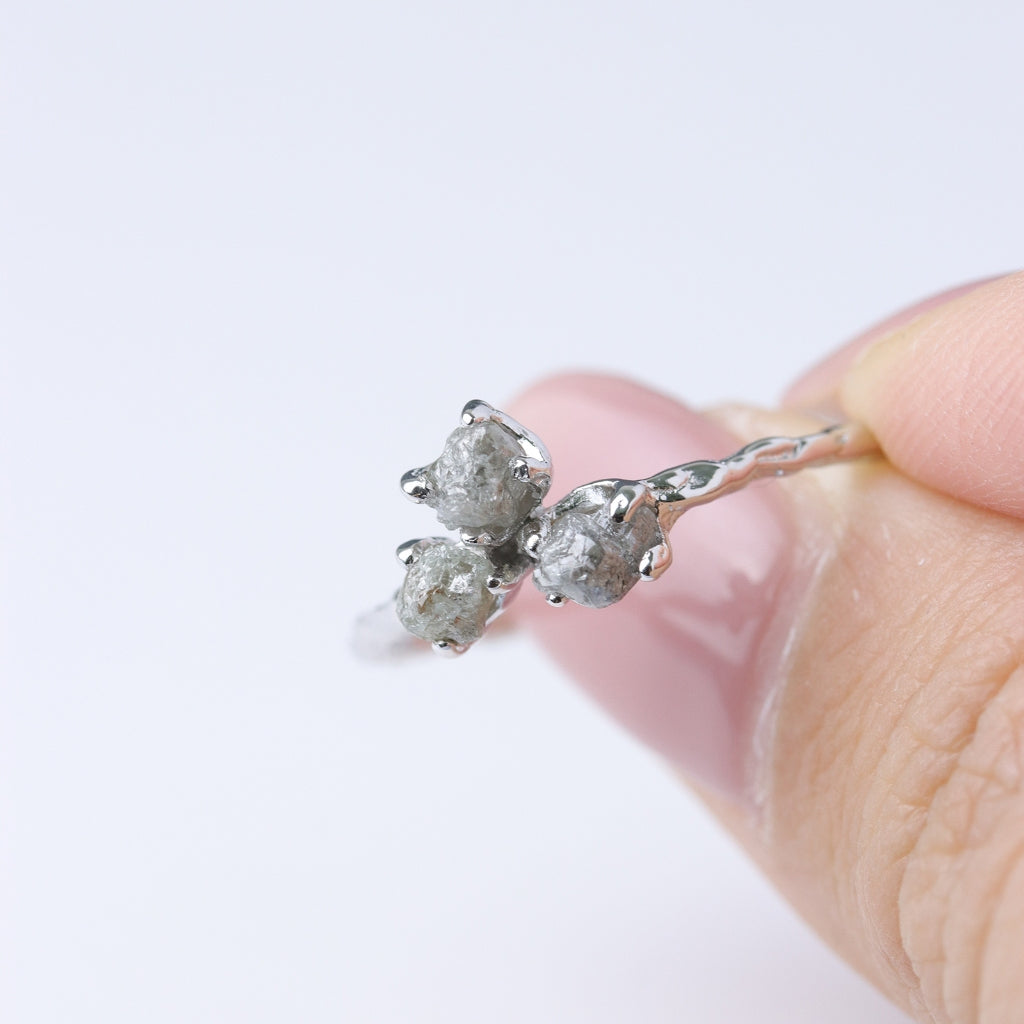 LUCY SUMMER Rough Diamond Ring แหวนเพชรดิบ 3 เม็ด Silver 925 - Free size