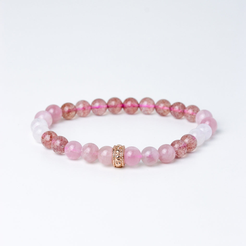 LUCY SUMMER Rose Quartz + Strawberry + Moonstone กำไลข้อมือหินแท้ 6/8mm จี้ตัวคั่น Spacer เงินแท้
