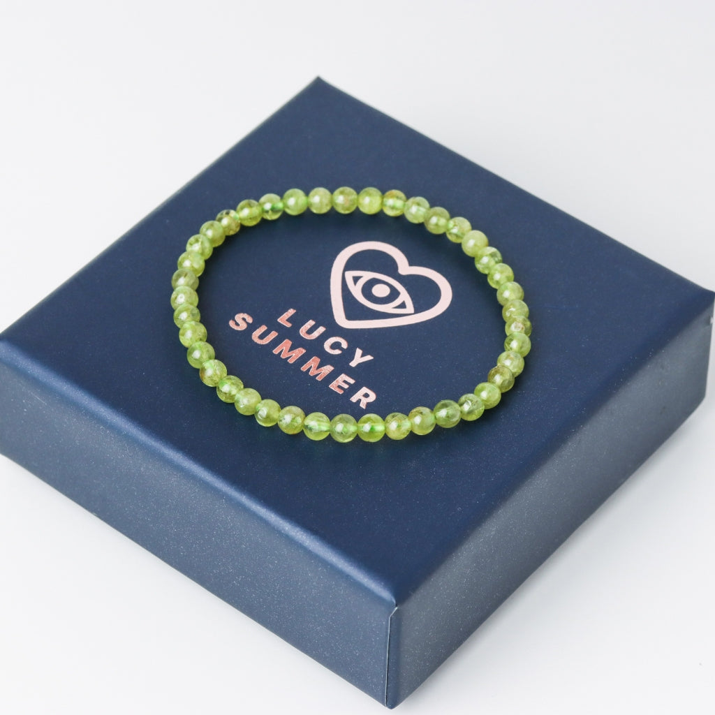 LUCY SUMMER กำไลข้อมือหิน Peridot เพอริดอท ขนาด 4 mm (รับประกันหินแท้)