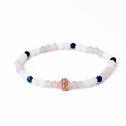 LUCY SUMMER กำไลข้อมือหินแท้ Rose Quartz, Moonstone, Blue Sapphire ขนาด 4 mm +จี้ตัวคั่น Spacer