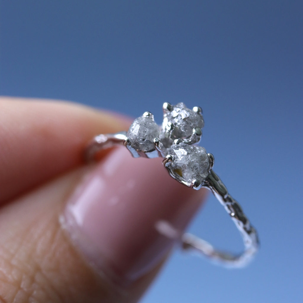 LUCY SUMMER Rough Diamond Ring แหวนเพชรดิบ 3 เม็ด Silver 925 - Free size