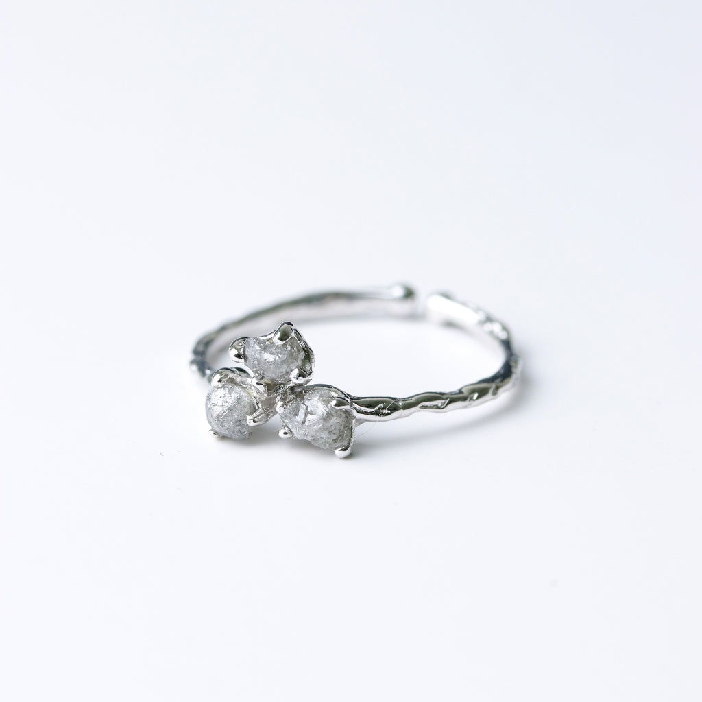LUCY SUMMER Rough Diamond Ring แหวนเพชรดิบ 3 เม็ด Silver 925 - Free size