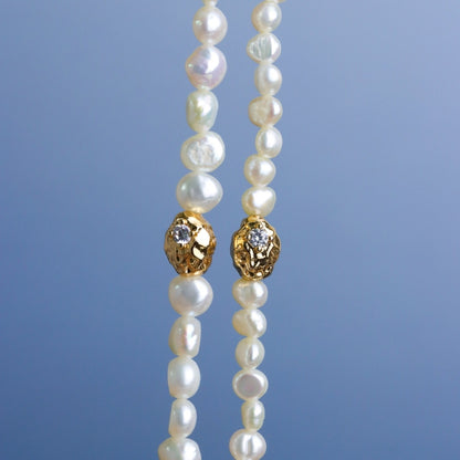 LUCYSUMMER Ivory Pearl Necklace สร้อยคอไข่มุก รูปทรงธรรมชาติ พร้อมจี้สีทองฝังเพชร CZ
