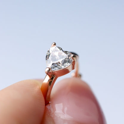 LUCY SUMMER Heart Earrings ต่างหูหัวใจพลอยแท้ รูปทรงหัวใจ Silver 925