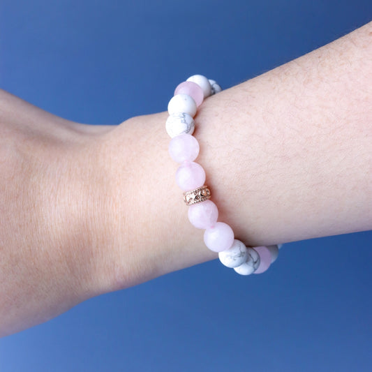 LUCYSUMMER กำไลข้อมือหินแท้ Rose Quartz และ Howlite ขนาด 8 มม. พร้อมตัวคั่น Spacer