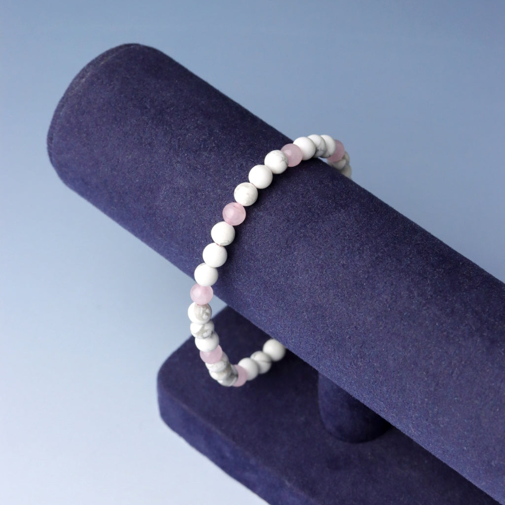 LUCY SUMMER กำไลข้อมือหินแท้ Rose Quartz + Howlite ขนาด 4 มม.