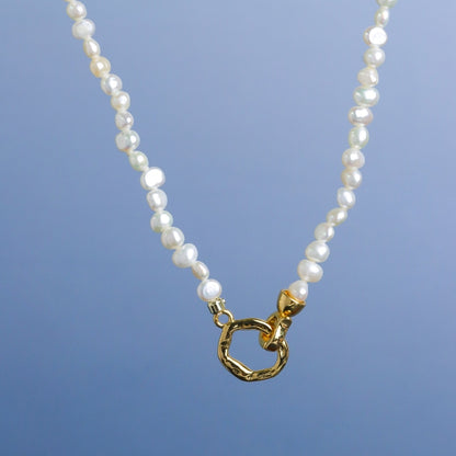 LUCYSUMMER Ivory Pearl Necklace สร้อยคอไข่มุก รูปทรงธรรมชาติ พร้อมจี้สีทองฝังเพชร CZ