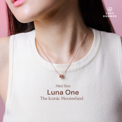 LUCYSUMMER สร้อยคอ Mini พร้อมจี้วงล้อ พลอยแท้ รุ่น LUNA ONE Necklace - Mini Size ตัวเรือนเงินแท้ พลอยแท้