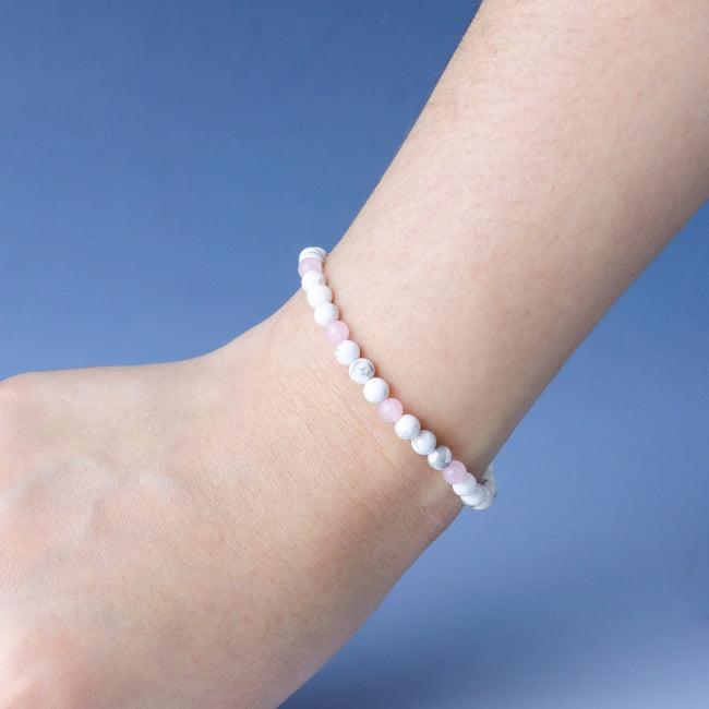 LUCY SUMMER กำไลข้อมือหินแท้ Rose Quartz + Howlite ขนาด 4 มม.