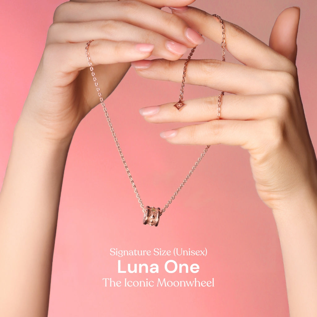 LUCY SUMMER สร้อยคอพร้อมจี้วงล้อ พลอยแท้ รุ่น LUNA ONE Necklace - Signature Size (Unisex) ตัวเรือนเงินแท้ พลอยแท้