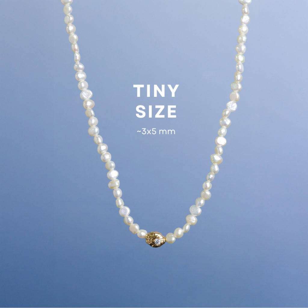 LUCYSUMMER Ivory Pearl Necklace สร้อยคอไข่มุก รูปทรงธรรมชาติ พร้อมจี้สีทองฝังเพชร CZ
