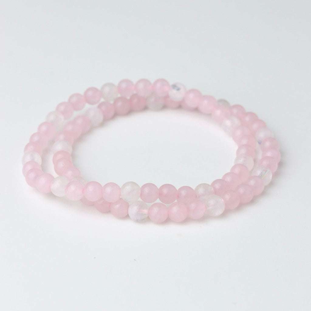 LUCY SUMMER กำไลข้อมือหินแท้ Rose Quartz + Moonstone ขนาด 4 มม.
